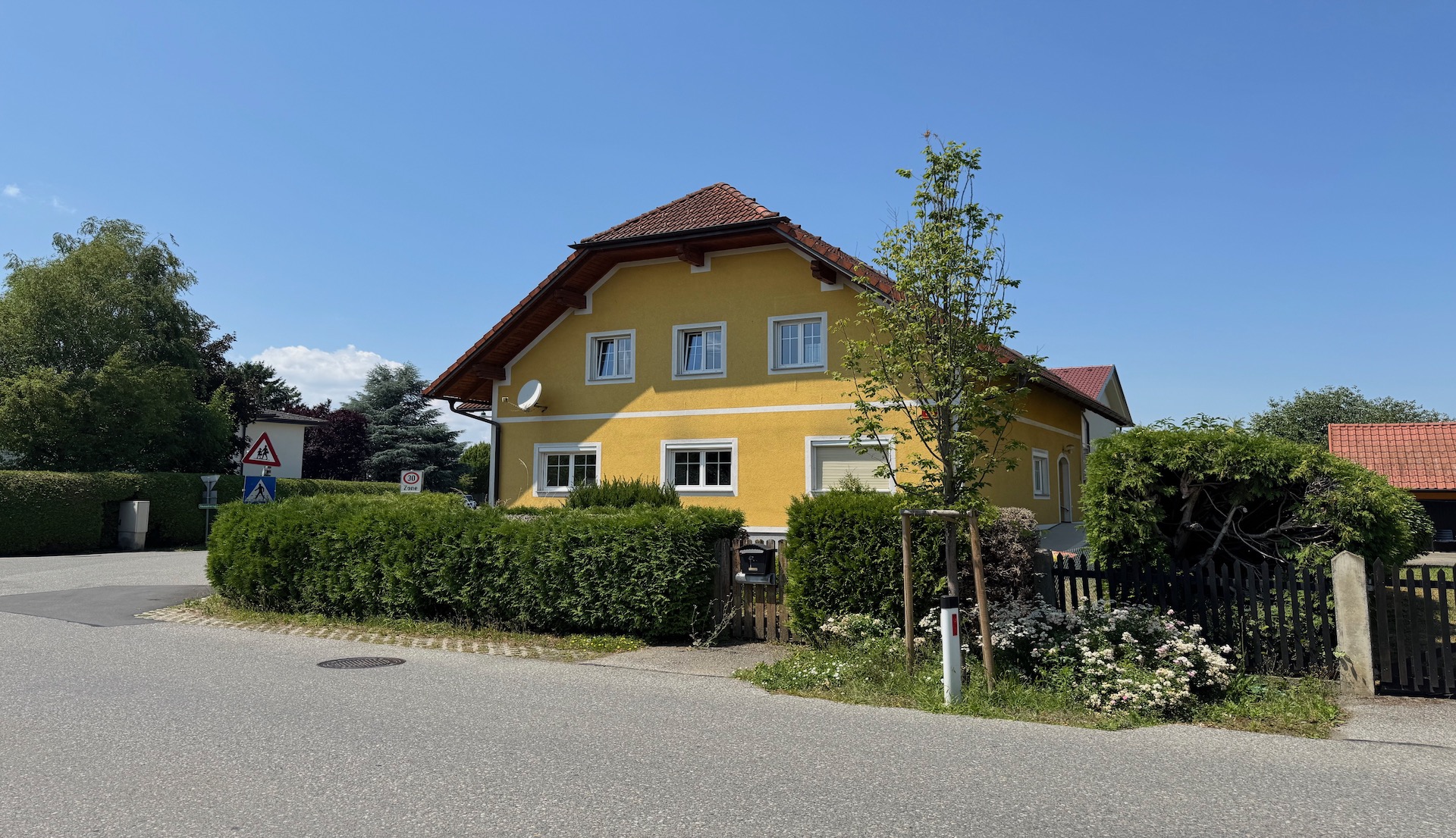 Wohnhaus mit 2 Einheiten